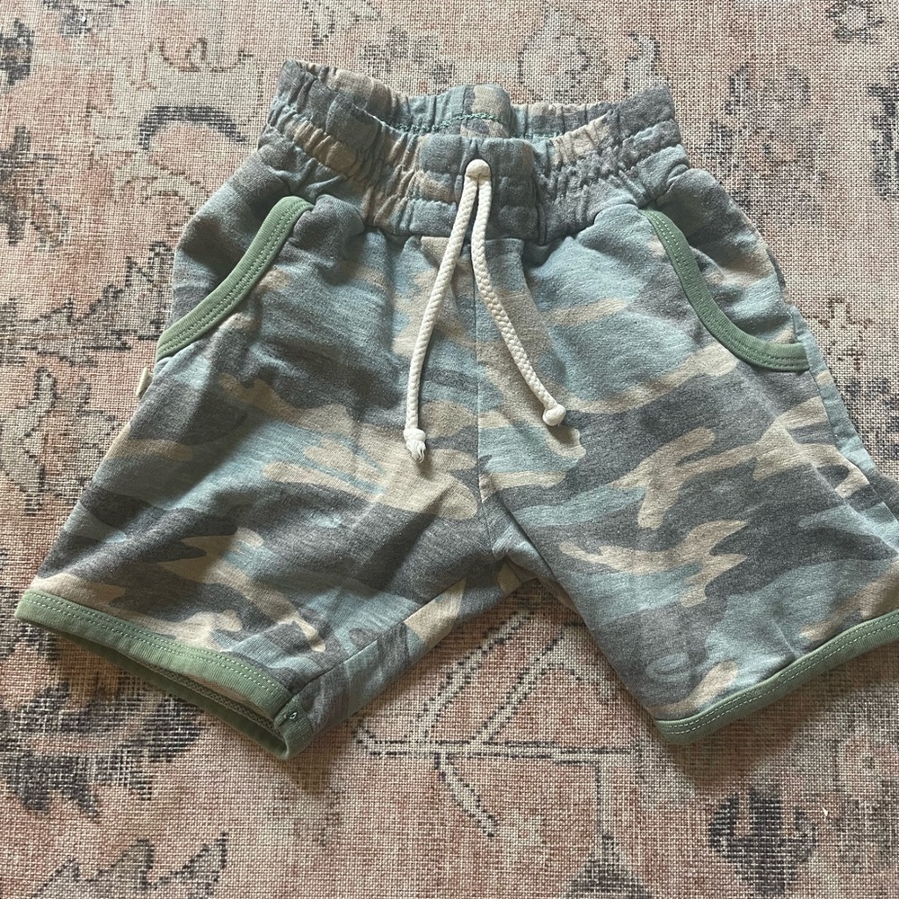 childhoods clothing camo shorts 6/7